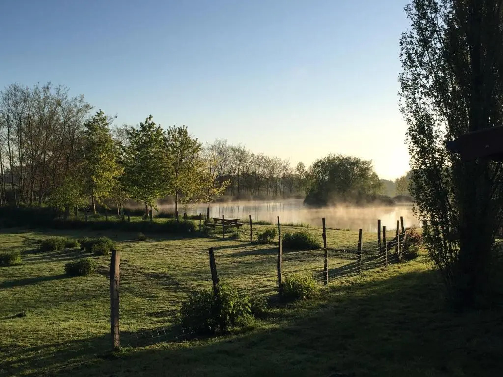 Domaine d'AROMM - Chambres d'hotes & gites - Piscine, Jacuzzi, Etangs & Animaux - Au calme
