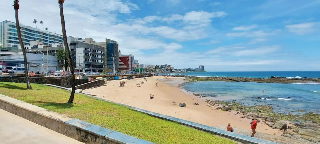 COOND0100 - Quarto e sala beira mar na Ondina por Beehost
