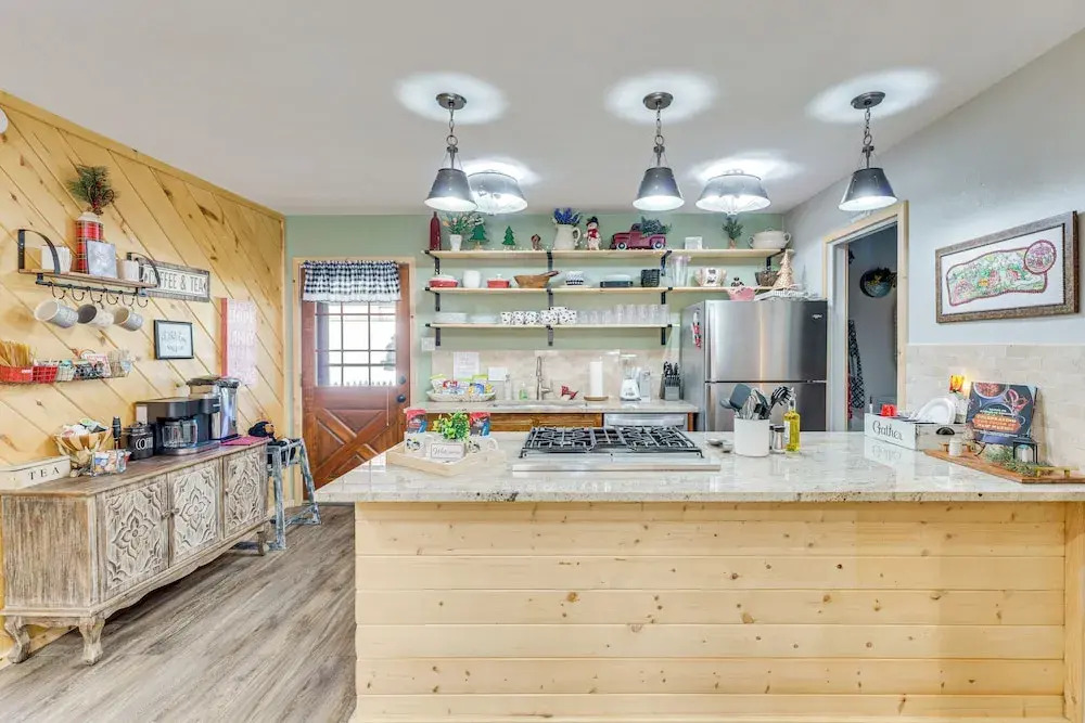 < 1 Mi to Skiing: Family-friendly Red River Haven