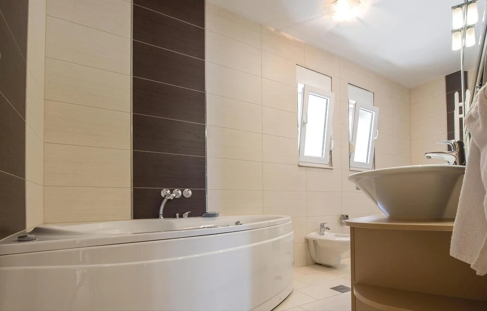 Awesome Home in Solin With Sauna, Wifi and 5 Bedrooms