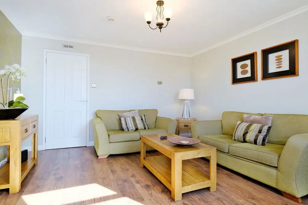 Home from Home Aberdeen-Spacious West End Apartment-Free Parking-Near ARI & City Centre