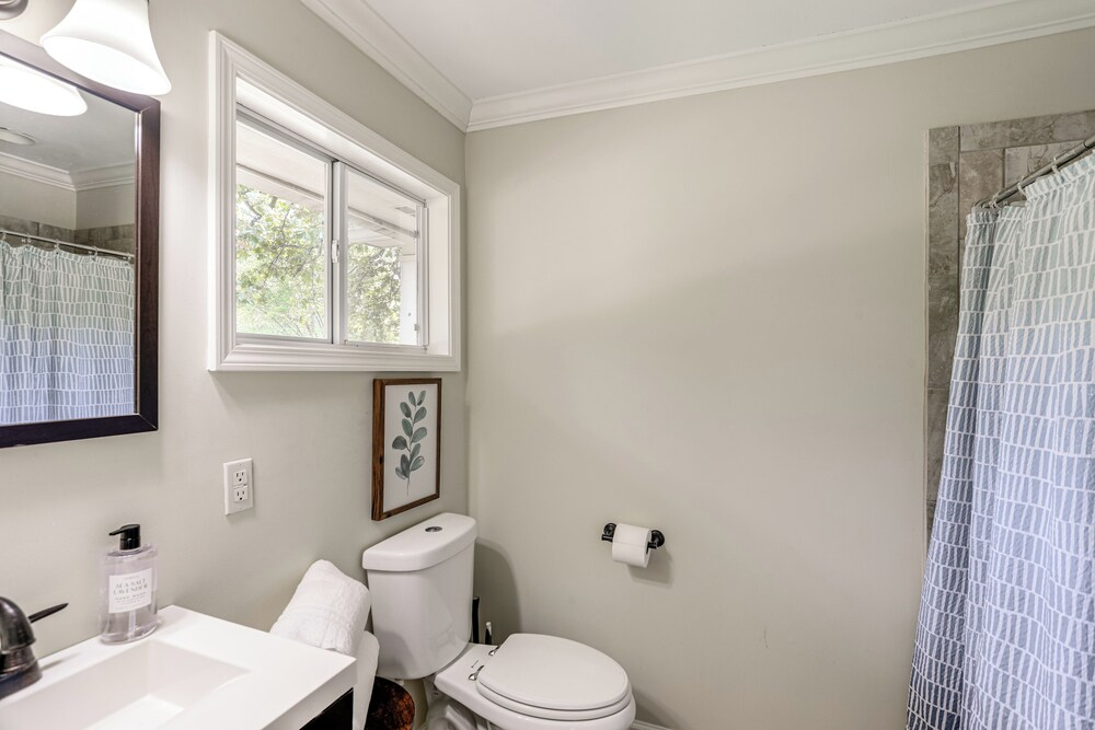 < 1 Mi to Ole Miss & The Grove! Charming Getaway
