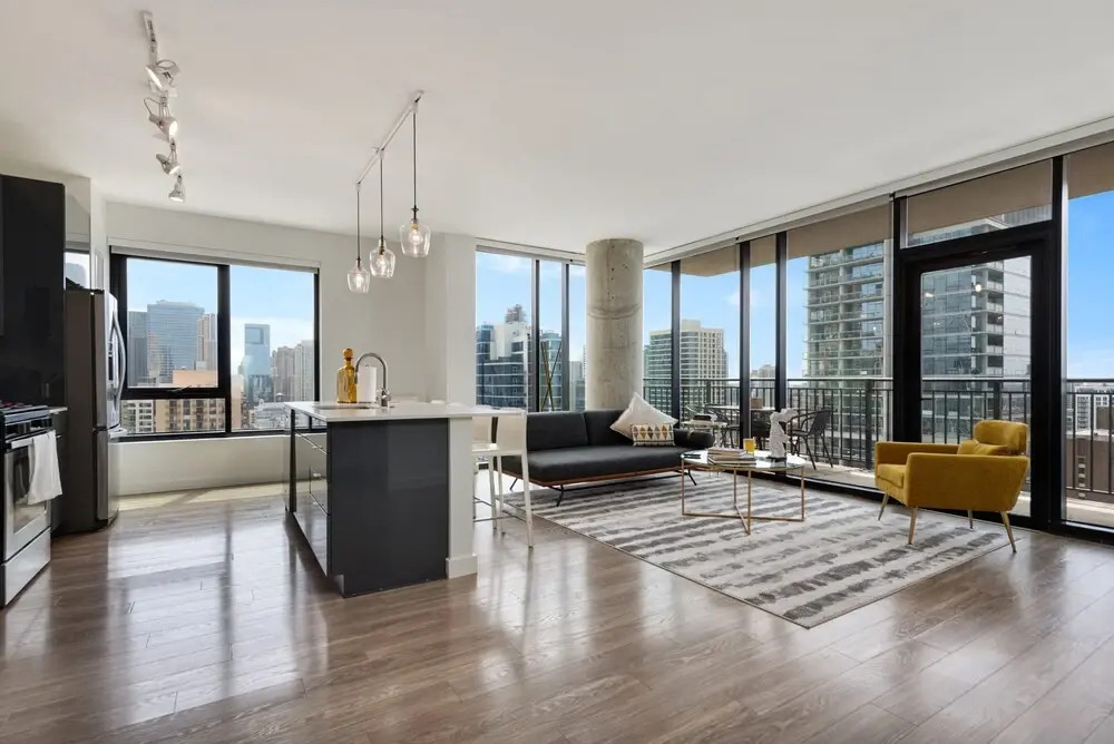 Mag Mile Retreat Stunning Views High-end 2BR