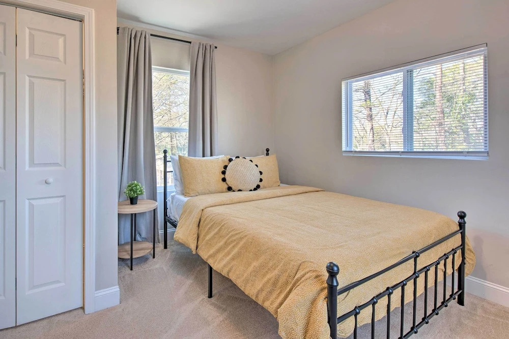 Sleek + Sunny Decatur Home Near Dtwn Atlanta!