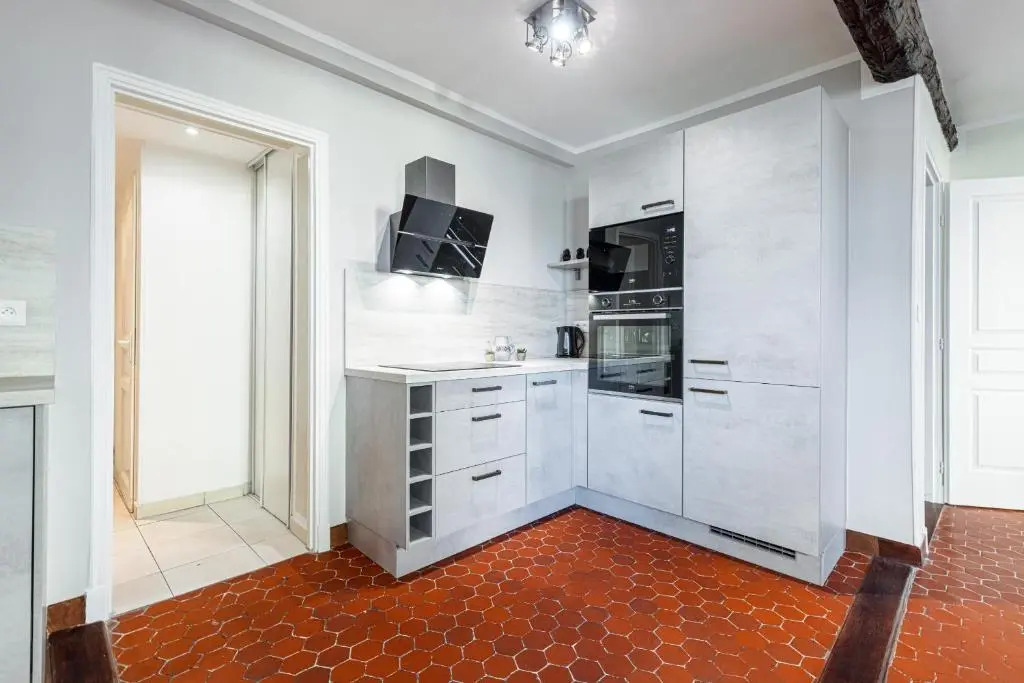 Large 3 Bdr Old Town - AC