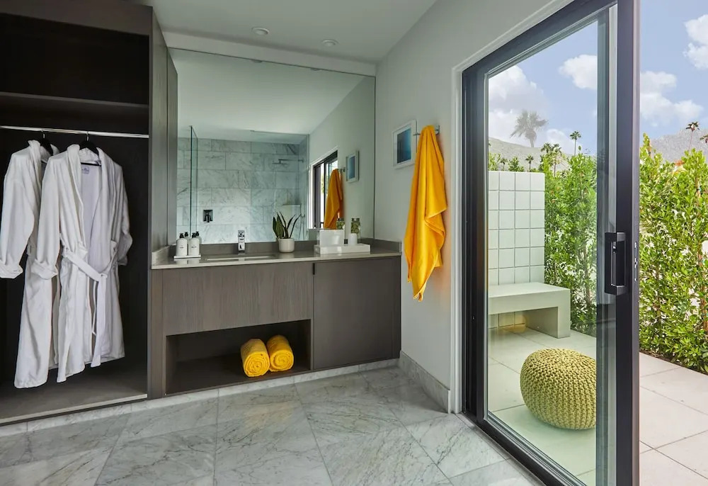 Twin Palms Resort - A Gay Mens Resort