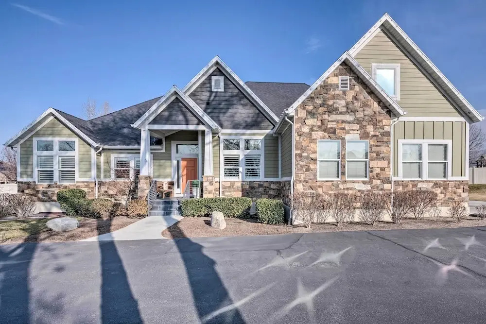 Vibrant Chic Home ~ 20 Mi to Salt Lake City!