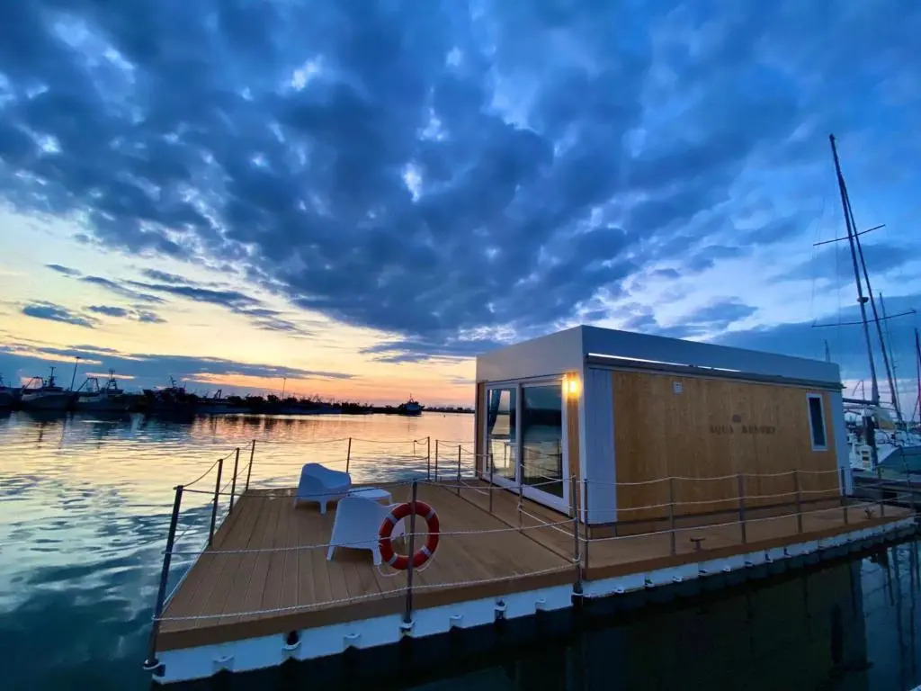 AQUA RESORT GIULIANOVA - Houseboat Experience