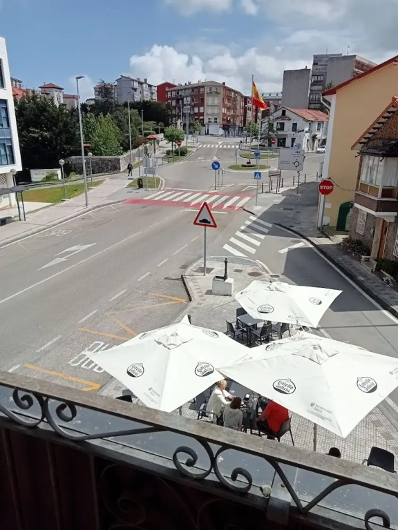 Coquetty Housing In Santander Bay