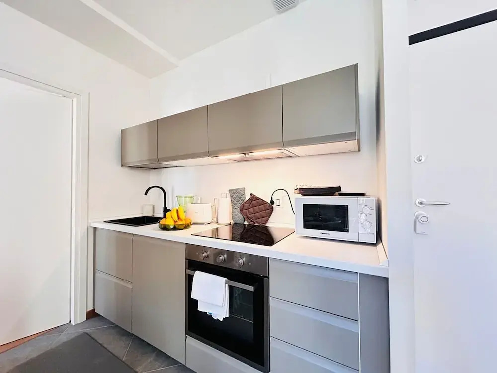 Moderno Bilocale con Terrazzo e Parcheggio