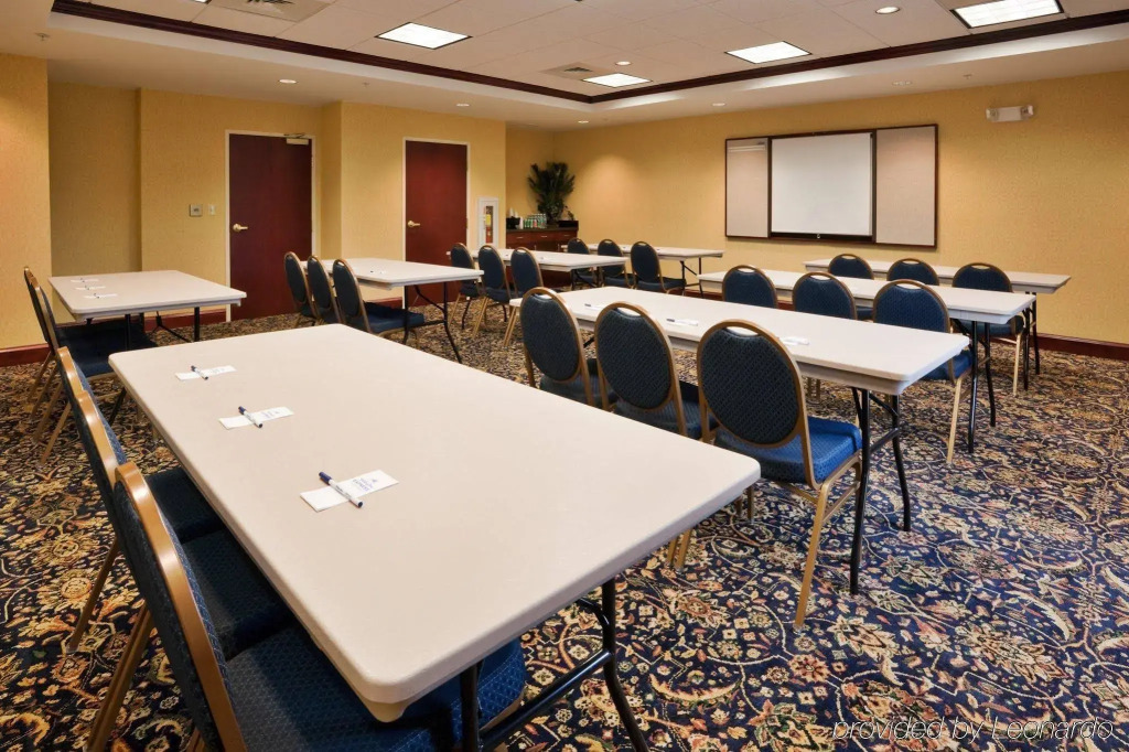 Holiday Inn Express Hotel & Suites Dothan North by IHG