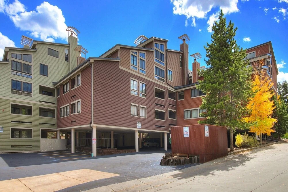 Ski Hill 40 2 Bedroom Condo by RedAwning