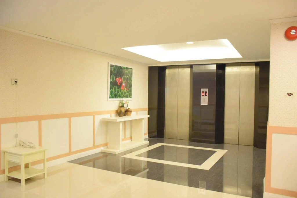 Bay Hotel Srinakarin