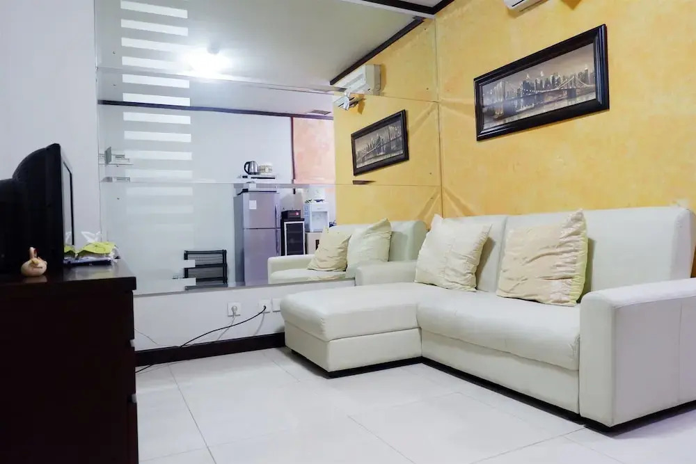 1BR City View Apartment at Cosmo Mansion
