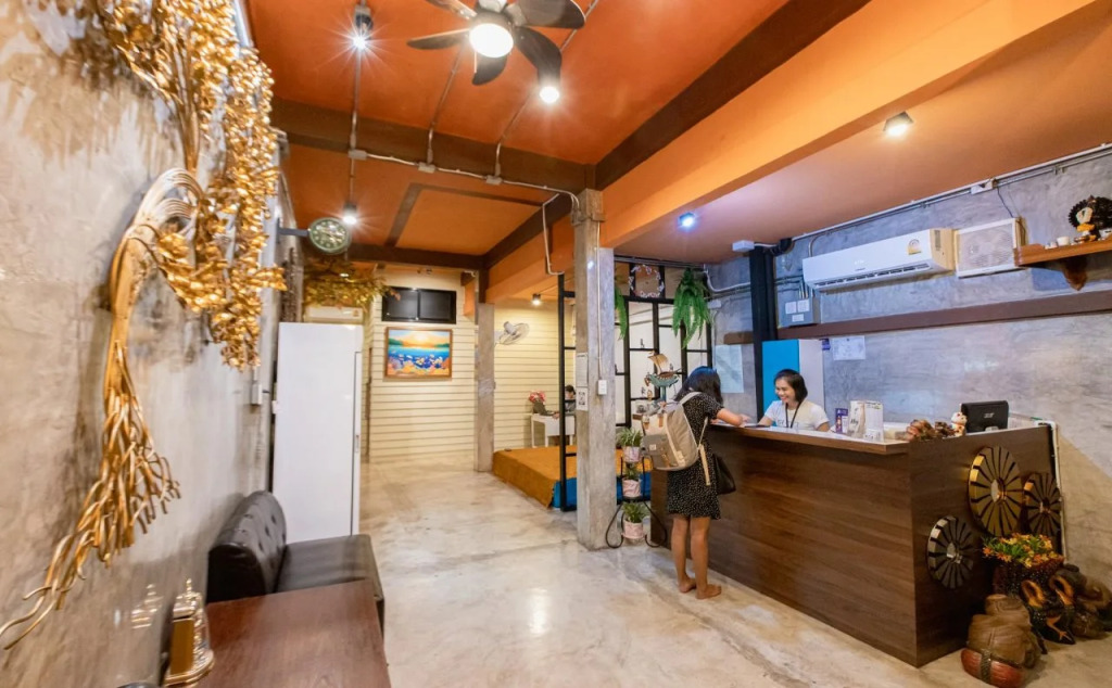 The Alley Hostel & Bistro