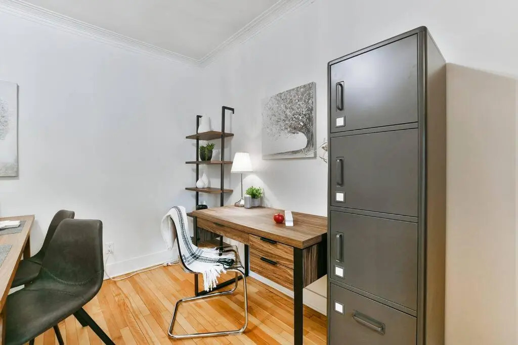 Lovely 1BR - 5mins from Laurier Metro