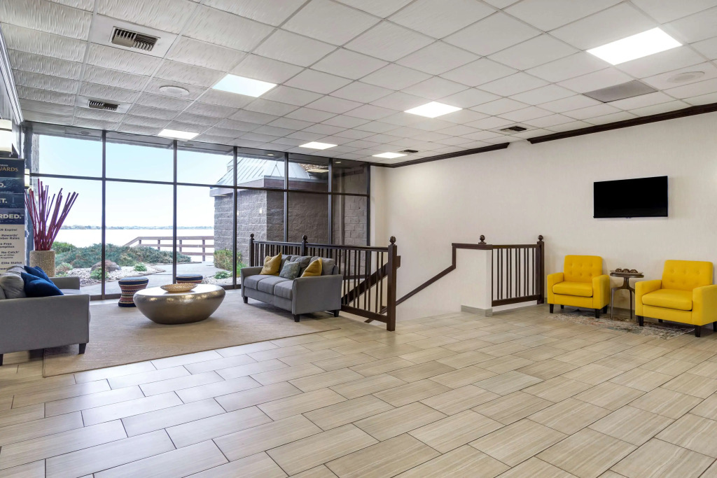 Best Western PLUS Lake Front Hotel