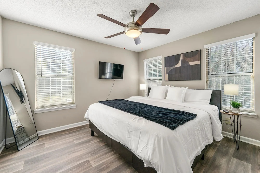 Upper Westside 2BR Free Parking Wi-fi