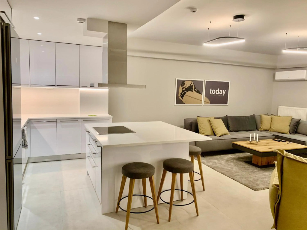 Fab New Flat in Central Athens w/ Acropolis Views
