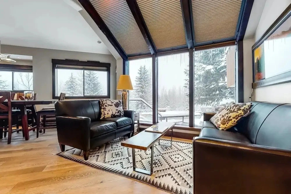 Corrock Style - Luxury Hot Tub Home Near Ski Lifts & Downtown Ketchum