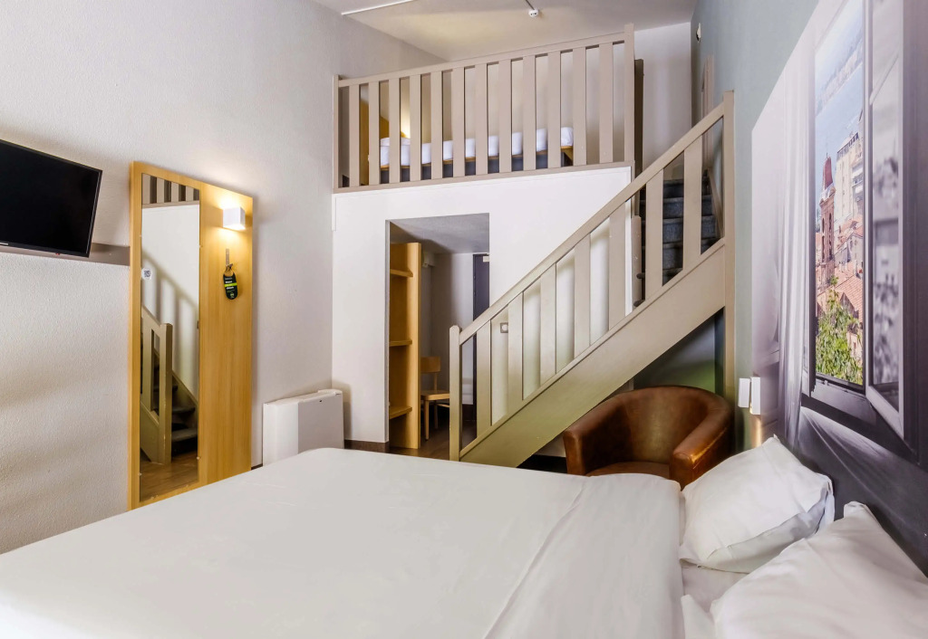 B&B HOTEL Villeneuve Loubet Village