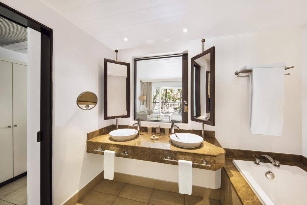 Victoria Beachcomber Resort & Spa