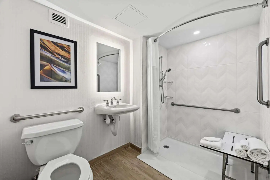 DoubleTree by Hilton New York JFK Airport