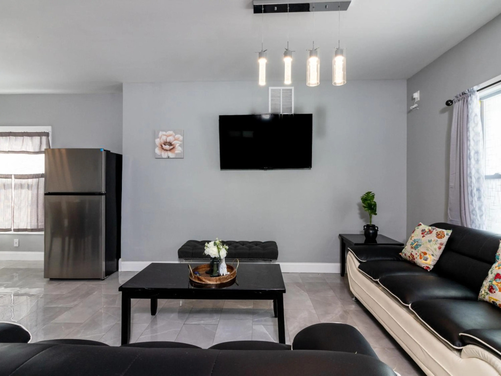 The Prospect Point Penthouse- Yard & Parking, Minutes From Falls & Casino by Niagara Hospitality