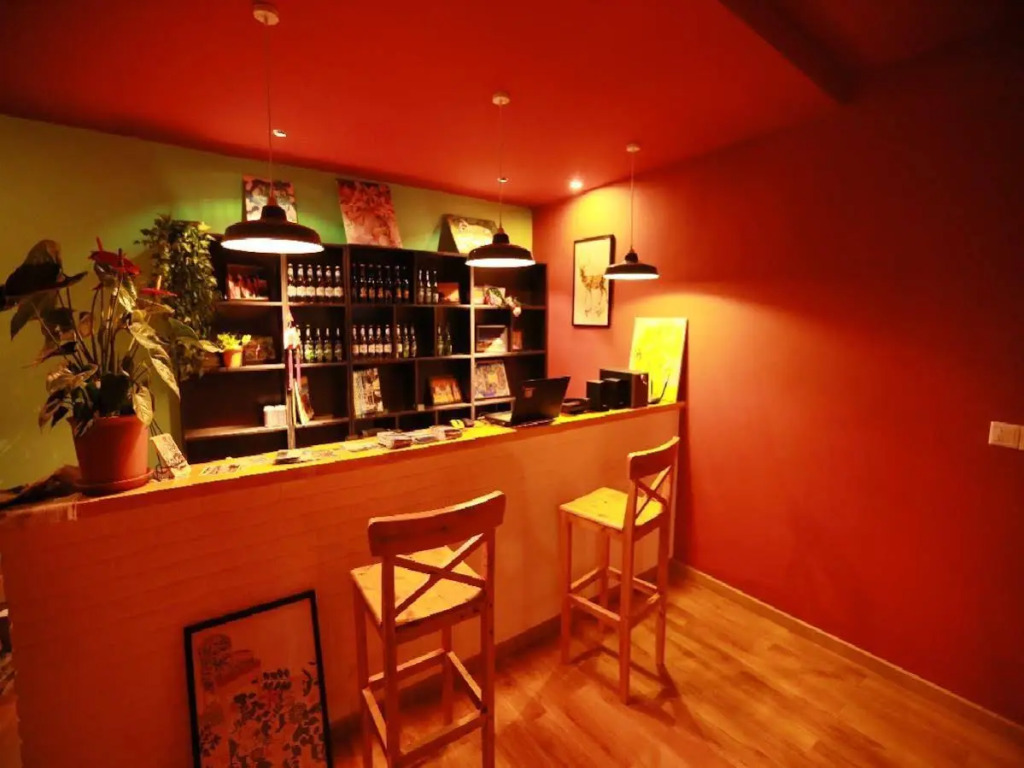 Huajianji Courtyard Home stay