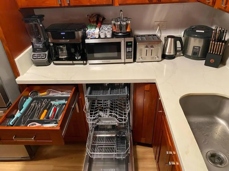 Luxury 2beds,2baths, free parking at Waikiki Beach