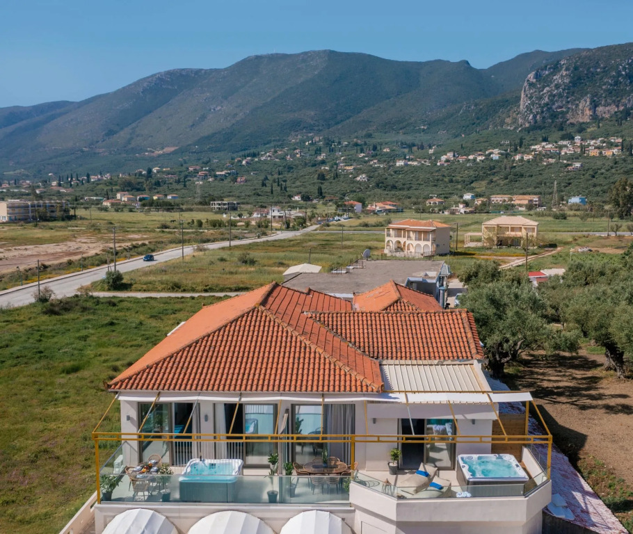 Aphrodite Studios & Suites - 140m from the beach, by ZanteWize