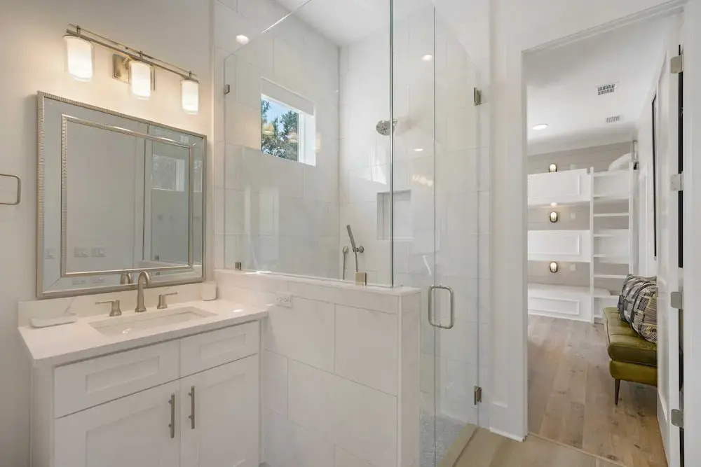 7 Bedroom Serentiy Sands Cottage with Heated Pool and Spa