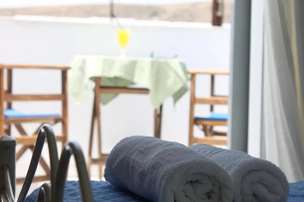 V-rooms in Milos Cyclades
