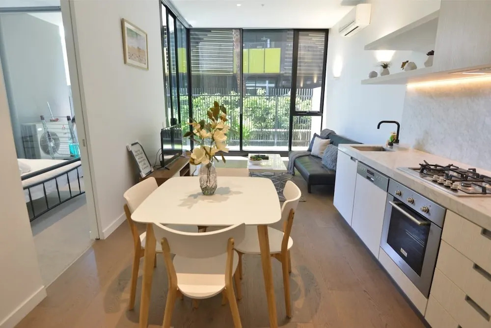 Spacious Cosy Bedroom Suite + Large Balcony
