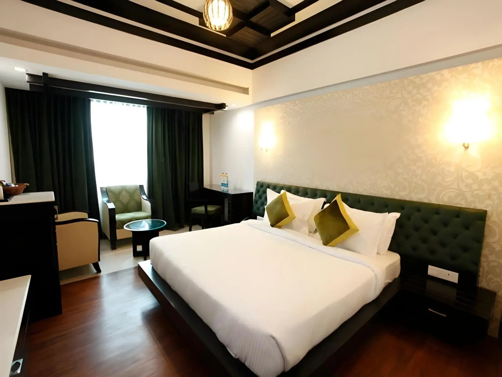Hotel Saffron Leaf