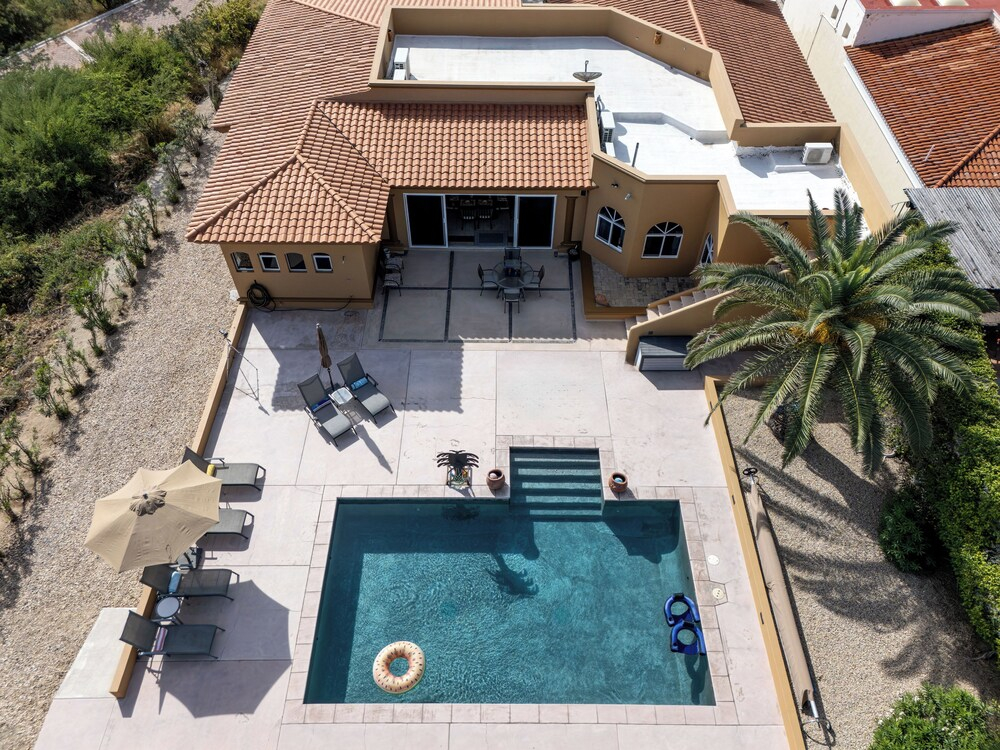 Steps to Sand: Ocean-view Cabo Home w/ Heated Pool