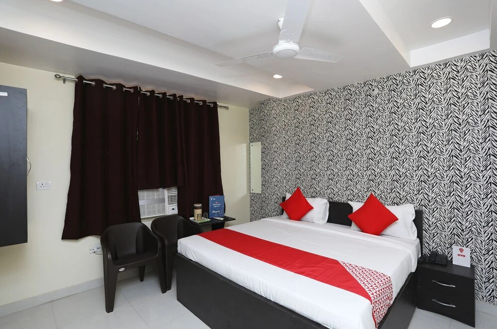 OYO 22697 Richa Grand Inn