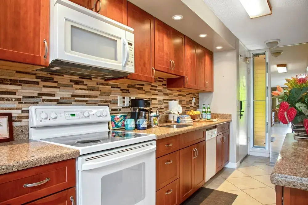 KBM Resorts FREE CAR Maui Kaanapali Villas Beachfront Resort Upgraded Studio MKV-C152