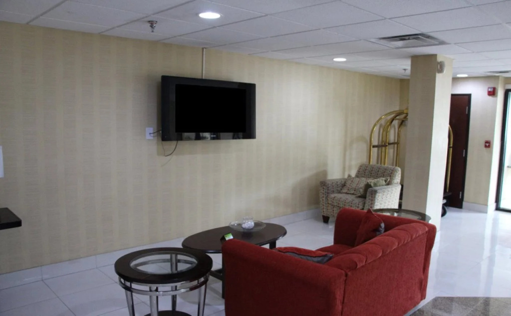 Jamestown inn & Suites