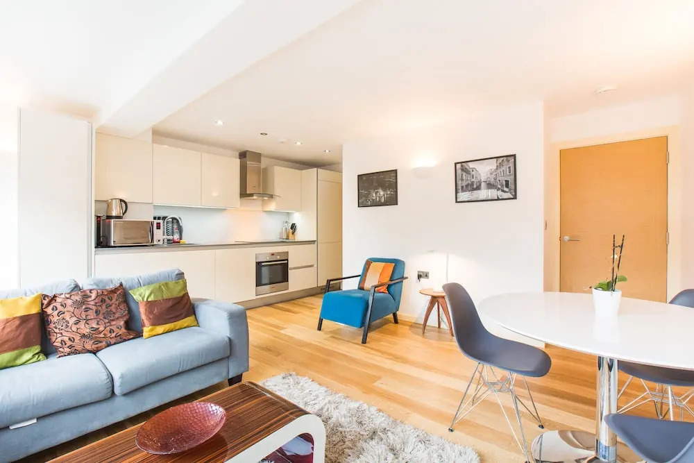 Spacious 1 Bedroom Apartment in Kensington - A3