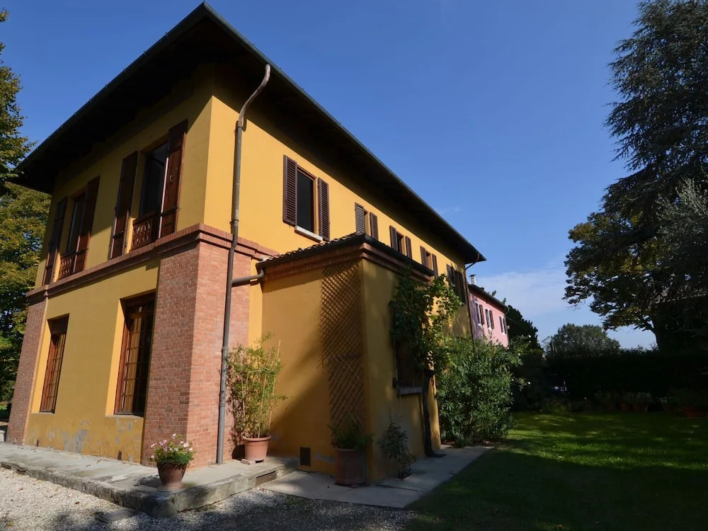 Elegant Holiday Home in Faenza with Garden and Pool
