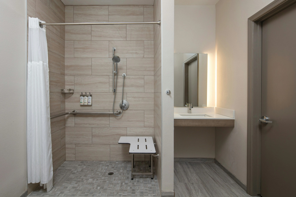 Holiday Inn Express Hotel & Suites Ventura Harbor by IHG