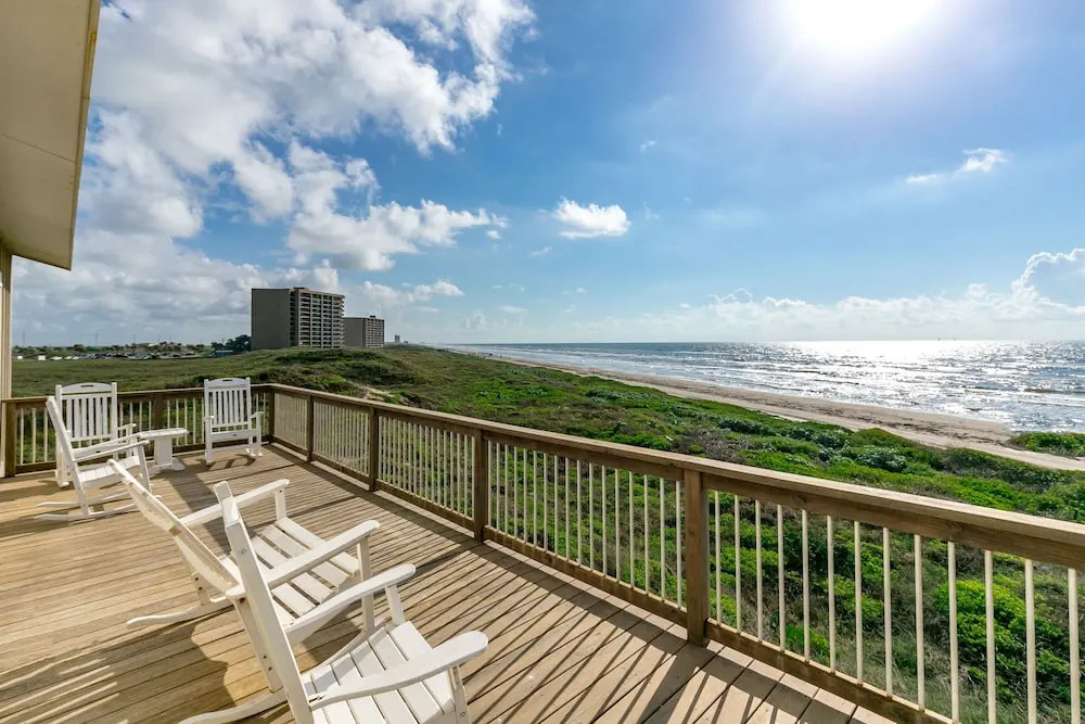 Beachfront Luxury 3BR/3BA Lost Colony Property by RedAwning