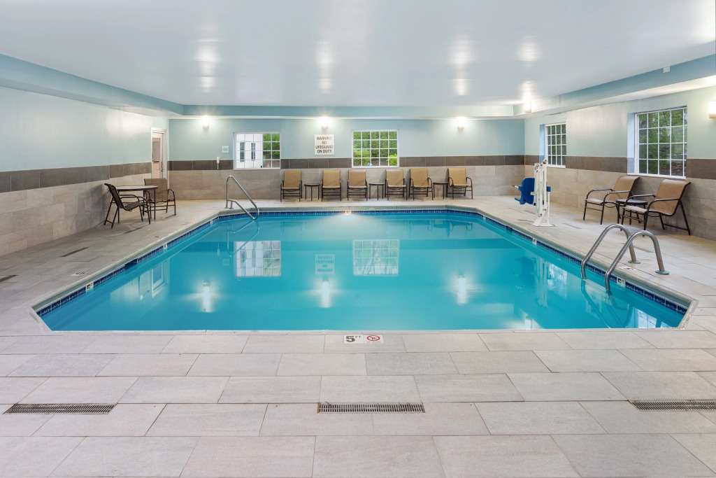 Holiday Inn Express & Suites - North Carmel / Westfield by IHG