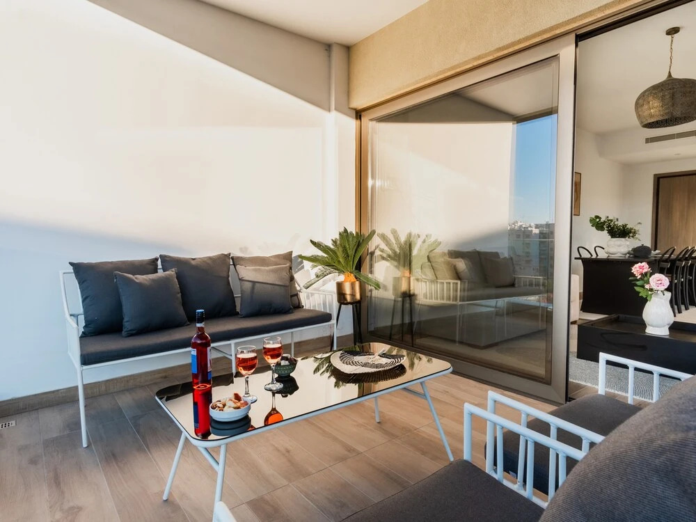 "sanders Evolution - Nice 3-bdr Apt w/ Shared Pool"