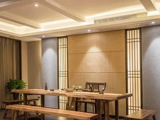 Taizhou Laoliangfang Shengpin Holiday Yishu Hotel