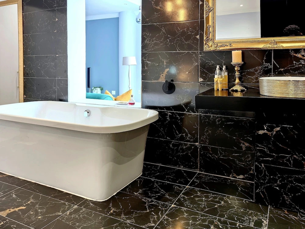 4 on Pritchard Luxury Suites