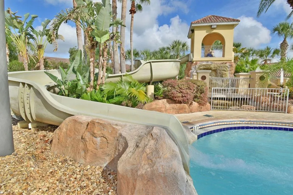 R632LMS Casa De Flores 4 Br villa by RedAwning