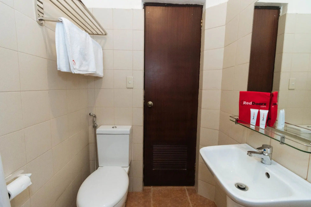 RedDoorz at San Antonio Makati