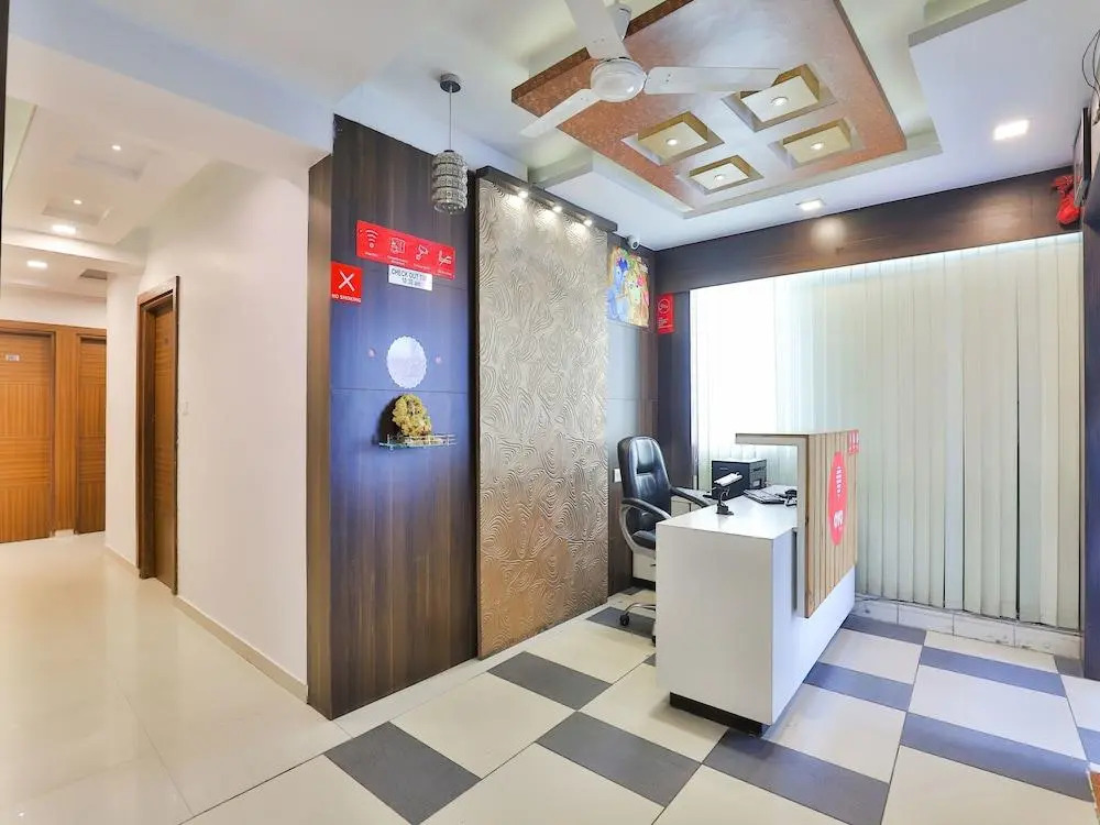 OYO 5476 Hotel Sunrise